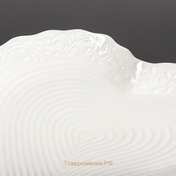 Блюдо керамическое сервировочное «Сердце», 30×28×3 см, цвет белый
