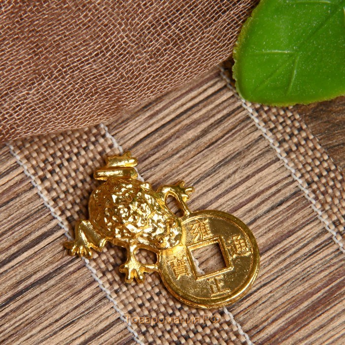 Сувенир металл "Денежная жаба с монетой" золото 2,6х1,5 см