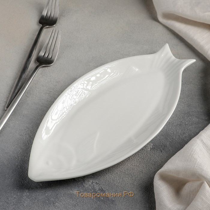 Блюдо фарфоровое Magistro «Рыбка», 29,5×14,5×2,5 см, цвет белый
