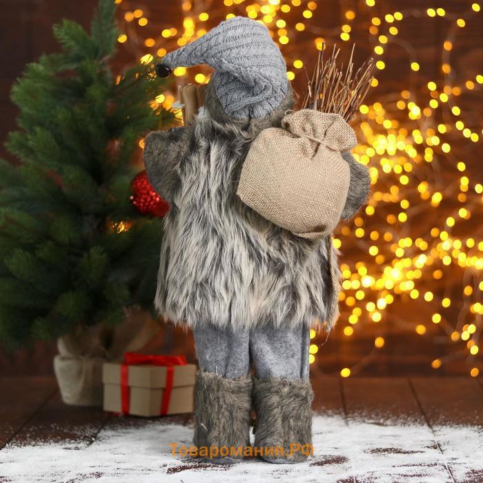 Дед Мороз "В сером костюме с лыжами" 45 см