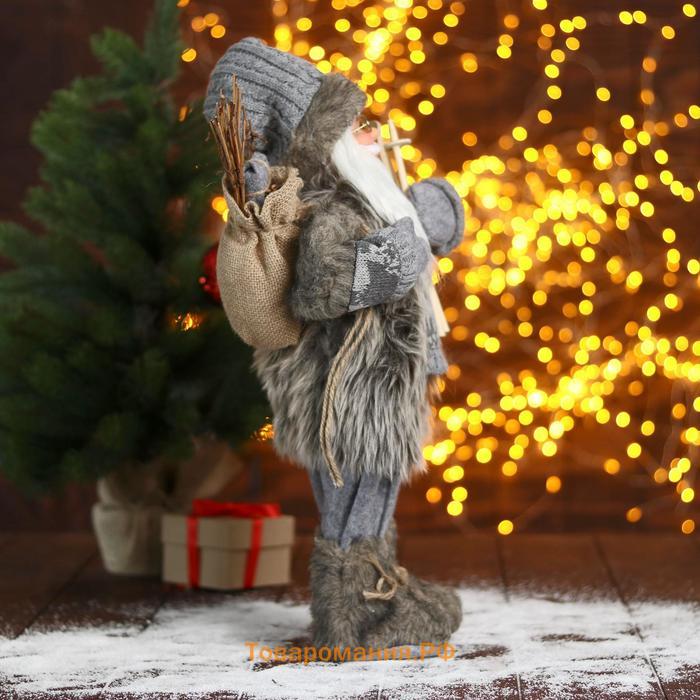 Дед Мороз "В сером костюме с лыжами" 45 см