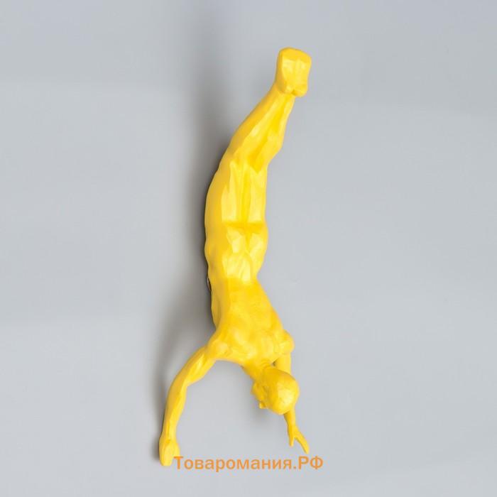 Сувенир полистоун "Свободное падение" жёлтый 30х12х9 см