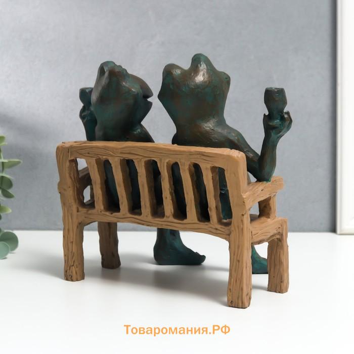 Сувенир полистоун "Два лягушонка с бокалами, на скамейке" 20х16х21 см