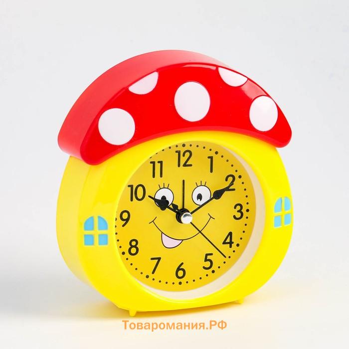 Часы - будильник настольные "Мухомор" детские, дискретный ход, d-8 см, 13 х 12 см, АА