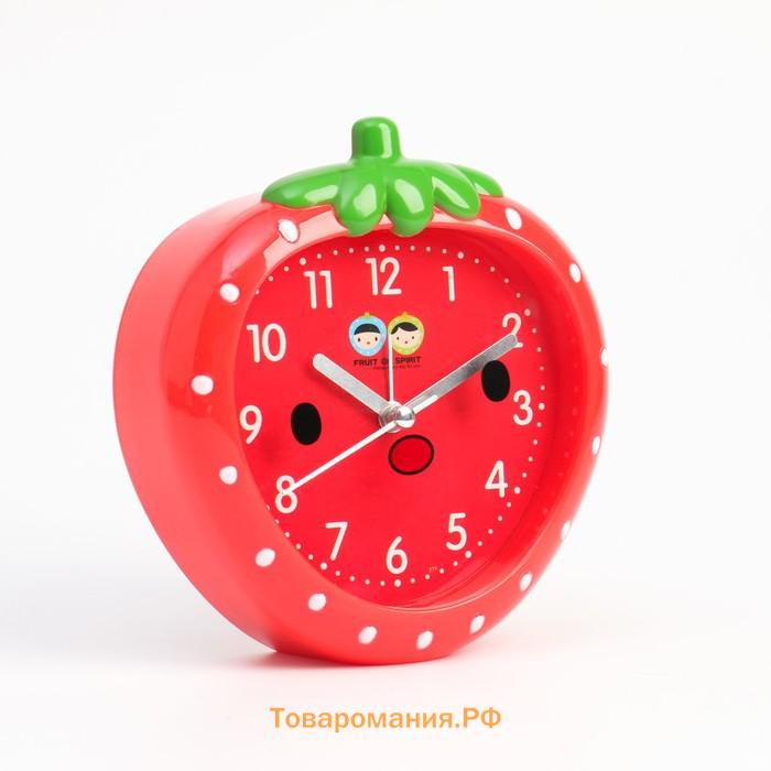 Часы - будильник настольные "Клубничка" детские, дискретный ход, 13 x 14 см, АА
