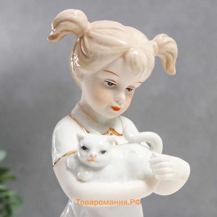 Сувенир керамика "Девочка с хвостиками, с котёнком на руках" 22,5х7х12 см
